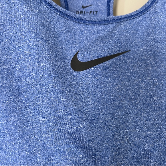 Women’s Nike Swoosh Dri-FIT Sports Bra - Picture 3 of 4